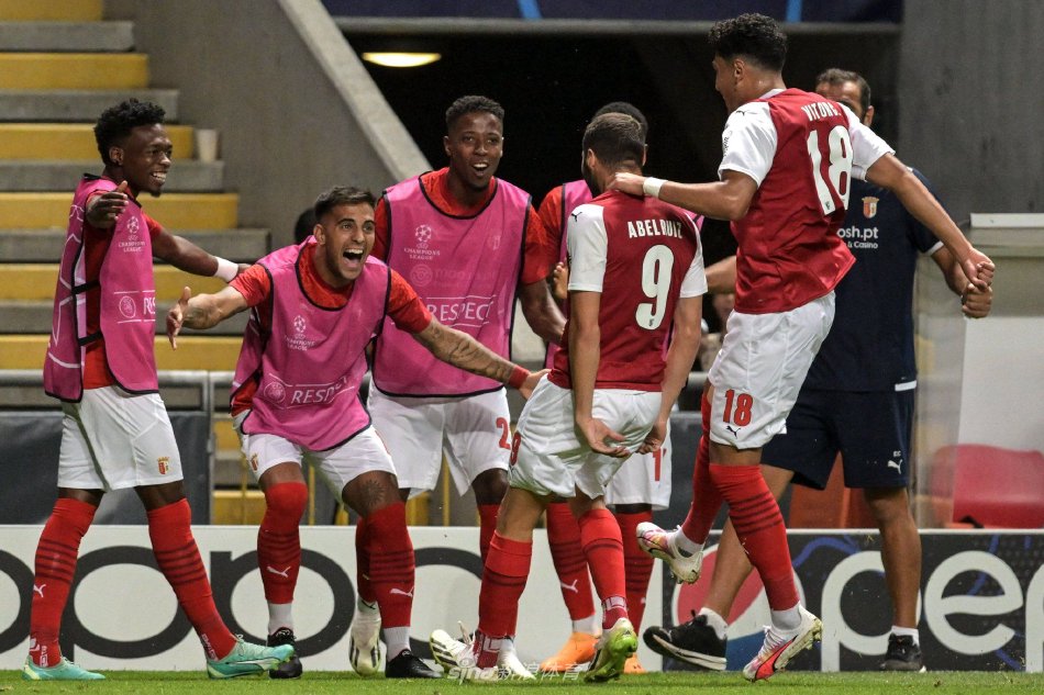 他的表现成 他的表现成