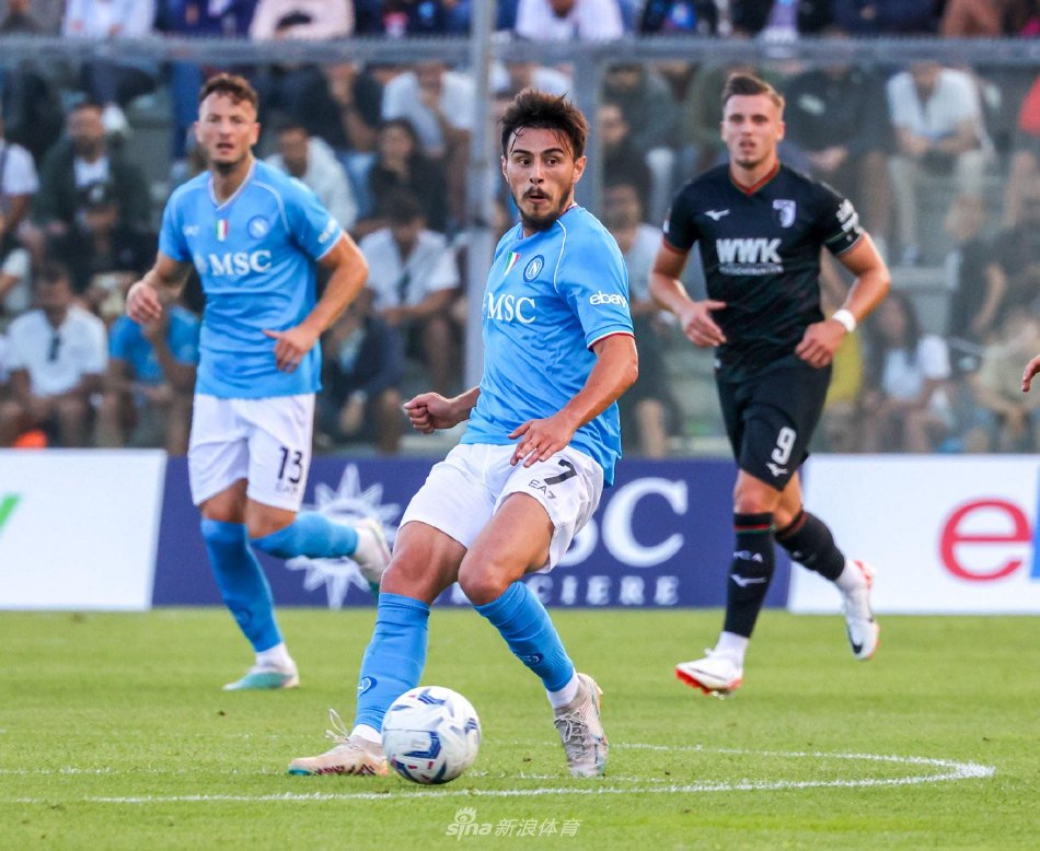 在这场焦点 在这场焦点